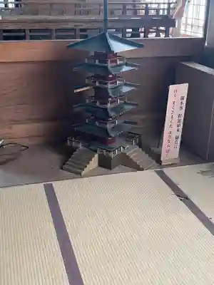 新大佛寺の{uncategorized: "未分類", other: "その他", undefined: "問題あり", building: "その他建物", grave: "お墓", sacred_gate: "鳥居", guardian: "狛犬", statue: "像", buddha: "仏像", history: "歴史", nature: "自然", garden: "庭園", animal: "動物", pagoda: "塔", temizu: "手水舎", mountain_gate: "山門・神門", sanctuary: "本殿・本堂", subordinate: "末社・摂社", art: "芸術", scenery: "景色", jizo: "地蔵", ema: "絵馬", goshuin: "御朱印", omikuji: "おみくじ", items: "授与品その他", amulet: "お守り", goshuincho: "御朱印帳", eats: "食事", festival: "お祭り", votive_dance: "神楽", shichigosan: "七五三参", wedding: "結婚式", experience: "体験その他", initially: "初詣", around: "周辺", anti_infection: "感染症対策"}