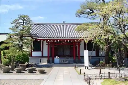 自性院の本殿・本堂