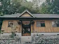 高茶屋神社の{uncategorized: "未分類", other: "その他", undefined: "問題あり", building: "その他建物", grave: "お墓", sacred_gate: "鳥居", guardian: "狛犬", statue: "像", buddha: "仏像", history: "歴史", nature: "自然", garden: "庭園", animal: "動物", pagoda: "塔", temizu: "手水舎", mountain_gate: "山門・神門", sanctuary: "本殿・本堂", subordinate: "末社・摂社", art: "芸術", scenery: "景色", jizo: "地蔵", ema: "絵馬", goshuin: "御朱印", omikuji: "おみくじ", items: "授与品その他", amulet: "お守り", goshuincho: "御朱印帳", eats: "食事", festival: "お祭り", votive_dance: "神楽", shichigosan: "七五三参", wedding: "結婚式", experience: "体験その他", initially: "初詣", around: "周辺", anti_infection: "感染症対策"}