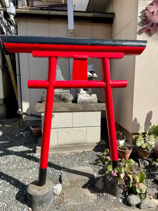 猿田彦大神・稲荷社の{uncategorized: "未分類", other: "その他", undefined: "問題あり", building: "その他建物", grave: "お墓", sacred_gate: "鳥居", guardian: "狛犬", statue: "像", buddha: "仏像", history: "歴史", nature: "自然", garden: "庭園", animal: "動物", pagoda: "塔", temizu: "手水舎", mountain_gate: "山門・神門", sanctuary: "本殿・本堂", subordinate: "末社・摂社", art: "芸術", scenery: "景色", jizo: "地蔵", ema: "絵馬", goshuin: "御朱印", omikuji: "おみくじ", items: "授与品その他", amulet: "お守り", goshuincho: "御朱印帳", eats: "食事", festival: "お祭り", votive_dance: "神楽", shichigosan: "七五三参", wedding: "結婚式", experience: "体験その他", initially: "初詣", around: "周辺", anti_infection: "感染症対策"}