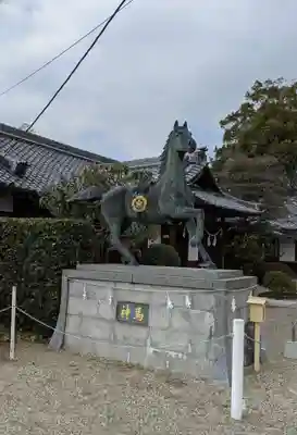 百済王神社の像