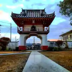 三光寺の山門