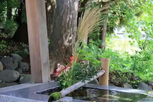 高司神社〜むすびの神の鎮まる社〜の手水舎