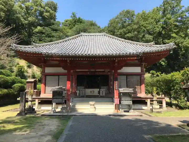 観音寺の本殿・本堂