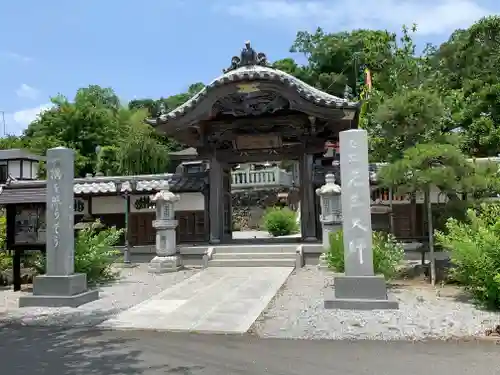 寺岡山元三大師の山門