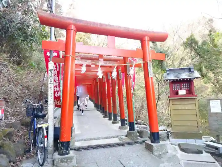 佐助稲荷神社の{uncategorized: "未分類", other: "その他", undefined: "問題あり", building: "その他建物", grave: "お墓", sacred_gate: "鳥居", guardian: "狛犬", statue: "像", buddha: "仏像", history: "歴史", nature: "自然", garden: "庭園", animal: "動物", pagoda: "塔", temizu: "手水舎", mountain_gate: "山門・神門", sanctuary: "本殿・本堂", subordinate: "末社・摂社", art: "芸術", scenery: "景色", jizo: "地蔵", ema: "絵馬", goshuin: "御朱印", omikuji: "おみくじ", items: "授与品その他", amulet: "お守り", goshuincho: "御朱印帳", eats: "食事", festival: "お祭り", votive_dance: "神楽", shichigosan: "七五三参", wedding: "結婚式", experience: "体験その他", initially: "初詣", around: "周辺", anti_infection: "感染症対策"}
