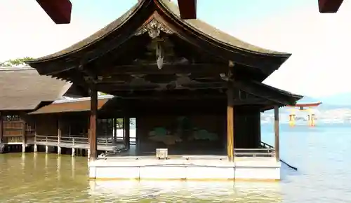 厳島神社の本殿