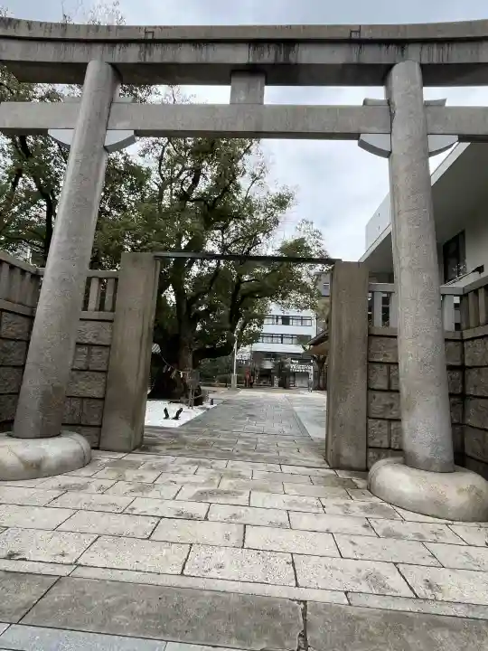 難波神社の{uncategorized: "未分類", other: "その他", undefined: "問題あり", building: "その他建物", grave: "お墓", sacred_gate: "鳥居", guardian: "狛犬", statue: "像", buddha: "仏像", history: "歴史", nature: "自然", garden: "庭園", animal: "動物", pagoda: "塔", temizu: "手水舎", mountain_gate: "山門・神門", sanctuary: "本殿・本堂", subordinate: "末社・摂社", art: "芸術", scenery: "景色", jizo: "地蔵", ema: "絵馬", goshuin: "御朱印", omikuji: "おみくじ", items: "授与品その他", amulet: "お守り", goshuincho: "御朱印帳", eats: "食事", festival: "お祭り", votive_dance: "神楽", shichigosan: "七五三参", wedding: "結婚式", experience: "体験その他", initially: "初詣", around: "周辺", anti_infection: "感染症対策"}