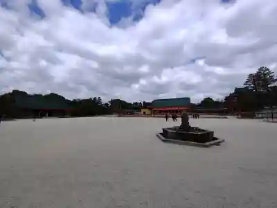 平安神宮の{uncategorized: "未分類", other: "その他", undefined: "問題あり", building: "その他建物", grave: "お墓", sacred_gate: "鳥居", guardian: "狛犬", statue: "像", buddha: "仏像", history: "歴史", nature: "自然", garden: "庭園", animal: "動物", pagoda: "塔", temizu: "手水舎", mountain_gate: "山門・神門", sanctuary: "本殿・本堂", subordinate: "末社・摂社", art: "芸術", scenery: "景色", jizo: "地蔵", ema: "絵馬", goshuin: "御朱印", omikuji: "おみくじ", items: "授与品その他", amulet: "お守り", goshuincho: "御朱印帳", eats: "食事", festival: "お祭り", votive_dance: "神楽", shichigosan: "七五三参", wedding: "結婚式", experience: "体験その他", initially: "初詣", around: "周辺", anti_infection: "感染症対策"}