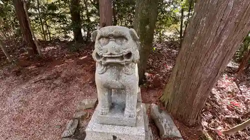 上部神社の狛犬