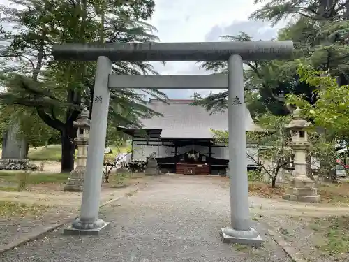 上田招魂社の{uncategorized: "未分類", other: "その他", undefined: "問題あり", building: "その他建物", grave: "お墓", sacred_gate: "鳥居", guardian: "狛犬", statue: "像", buddha: "仏像", history: "歴史", nature: "自然", garden: "庭園", animal: "動物", pagoda: "塔", temizu: "手水舎", mountain_gate: "山門・神門", sanctuary: "本殿・本堂", subordinate: "末社・摂社", art: "芸術", scenery: "景色", jizo: "地蔵", ema: "絵馬", goshuin: "御朱印", omikuji: "おみくじ", items: "授与品その他", amulet: "お守り", goshuincho: "御朱印帳", eats: "食事", festival: "お祭り", votive_dance: "神楽", shichigosan: "七五三参", wedding: "結婚式", experience: "体験その他", initially: "初詣", around: "周辺", anti_infection: "感染症対策"}