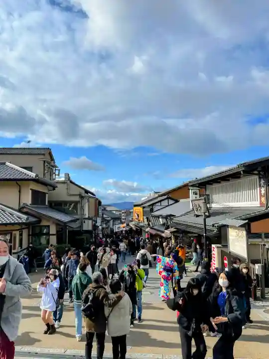 清水寺の{uncategorized: "未分類", other: "その他", undefined: "問題あり", building: "その他建物", grave: "お墓", sacred_gate: "鳥居", guardian: "狛犬", statue: "像", buddha: "仏像", history: "歴史", nature: "自然", garden: "庭園", animal: "動物", pagoda: "塔", temizu: "手水舎", mountain_gate: "山門・神門", sanctuary: "本殿・本堂", subordinate: "末社・摂社", art: "芸術", scenery: "景色", jizo: "地蔵", ema: "絵馬", goshuin: "御朱印", omikuji: "おみくじ", items: "授与品その他", amulet: "お守り", goshuincho: "御朱印帳", eats: "食事", festival: "お祭り", votive_dance: "神楽", shichigosan: "七五三参", wedding: "結婚式", experience: "体験その他", initially: "初詣", around: "周辺", anti_infection: "感染症対策"}