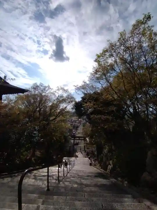 四條畷神社の{uncategorized: "未分類", other: "その他", undefined: "問題あり", building: "その他建物", grave: "お墓", sacred_gate: "鳥居", guardian: "狛犬", statue: "像", buddha: "仏像", history: "歴史", nature: "自然", garden: "庭園", animal: "動物", pagoda: "塔", temizu: "手水舎", mountain_gate: "山門・神門", sanctuary: "本殿・本堂", subordinate: "末社・摂社", art: "芸術", scenery: "景色", jizo: "地蔵", ema: "絵馬", goshuin: "御朱印", omikuji: "おみくじ", items: "授与品その他", amulet: "お守り", goshuincho: "御朱印帳", eats: "食事", festival: "お祭り", votive_dance: "神楽", shichigosan: "七五三参", wedding: "結婚式", experience: "体験その他", initially: "初詣", around: "周辺", anti_infection: "感染症対策"}