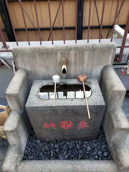 朝日稲荷神社の手水舎