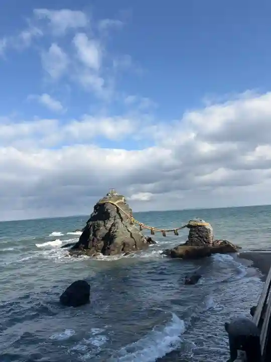 二見興玉神社の{uncategorized: "未分類", other: "その他", undefined: "問題あり", building: "その他建物", grave: "お墓", sacred_gate: "鳥居", guardian: "狛犬", statue: "像", buddha: "仏像", history: "歴史", nature: "自然", garden: "庭園", animal: "動物", pagoda: "塔", temizu: "手水舎", mountain_gate: "山門・神門", sanctuary: "本殿・本堂", subordinate: "末社・摂社", art: "芸術", scenery: "景色", jizo: "地蔵", ema: "絵馬", goshuin: "御朱印", omikuji: "おみくじ", items: "授与品その他", amulet: "お守り", goshuincho: "御朱印帳", eats: "食事", festival: "お祭り", votive_dance: "神楽", shichigosan: "七五三参", wedding: "結婚式", experience: "体験その他", initially: "初詣", around: "周辺", anti_infection: "感染症対策"}