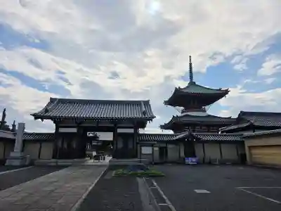 圓乘院の{uncategorized: "未分類", other: "その他", undefined: "問題あり", building: "その他建物", grave: "お墓", sacred_gate: "鳥居", guardian: "狛犬", statue: "像", buddha: "仏像", history: "歴史", nature: "自然", garden: "庭園", animal: "動物", pagoda: "塔", temizu: "手水舎", mountain_gate: "山門・神門", sanctuary: "本殿・本堂", subordinate: "末社・摂社", art: "芸術", scenery: "景色", jizo: "地蔵", ema: "絵馬", goshuin: "御朱印", omikuji: "おみくじ", items: "授与品その他", amulet: "お守り", goshuincho: "御朱印帳", eats: "食事", festival: "お祭り", votive_dance: "神楽", shichigosan: "七五三参", wedding: "結婚式", experience: "体験その他", initially: "初詣", around: "周辺", anti_infection: "感染症対策"}