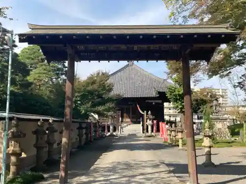 蓮花院の山門