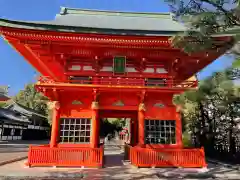 穴八幡宮の山門