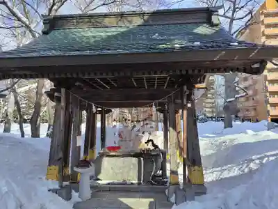 彌彦神社　(伊夜日子神社)の手水舎