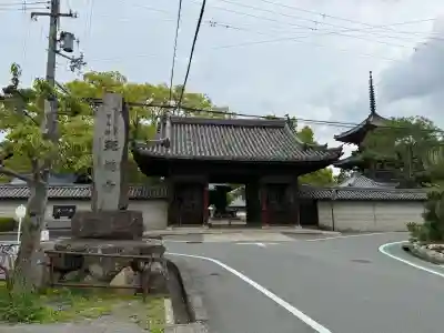 斑鳩寺の{uncategorized: "未分類", other: "その他", undefined: "問題あり", building: "その他建物", grave: "お墓", sacred_gate: "鳥居", guardian: "狛犬", statue: "像", buddha: "仏像", history: "歴史", nature: "自然", garden: "庭園", animal: "動物", pagoda: "塔", temizu: "手水舎", mountain_gate: "山門・神門", sanctuary: "本殿・本堂", subordinate: "末社・摂社", art: "芸術", scenery: "景色", jizo: "地蔵", ema: "絵馬", goshuin: "御朱印", omikuji: "おみくじ", items: "授与品その他", amulet: "お守り", goshuincho: "御朱印帳", eats: "食事", festival: "お祭り", votive_dance: "神楽", shichigosan: "七五三参", wedding: "結婚式", experience: "体験その他", initially: "初詣", around: "周辺", anti_infection: "感染症対策"}