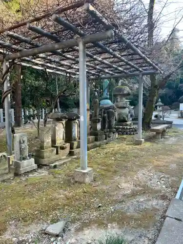 正法寺の{uncategorized: "未分類", other: "その他", undefined: "問題あり", building: "その他建物", grave: "お墓", sacred_gate: "鳥居", guardian: "狛犬", statue: "像", buddha: "仏像", history: "歴史", nature: "自然", garden: "庭園", animal: "動物", pagoda: "塔", temizu: "手水舎", mountain_gate: "山門・神門", sanctuary: "本殿・本堂", subordinate: "末社・摂社", art: "芸術", scenery: "景色", jizo: "地蔵", ema: "絵馬", goshuin: "御朱印", omikuji: "おみくじ", items: "授与品その他", amulet: "お守り", goshuincho: "御朱印帳", eats: "食事", festival: "お祭り", votive_dance: "神楽", shichigosan: "七五三参", wedding: "結婚式", experience: "体験その他", initially: "初詣", around: "周辺", anti_infection: "感染症対策"}