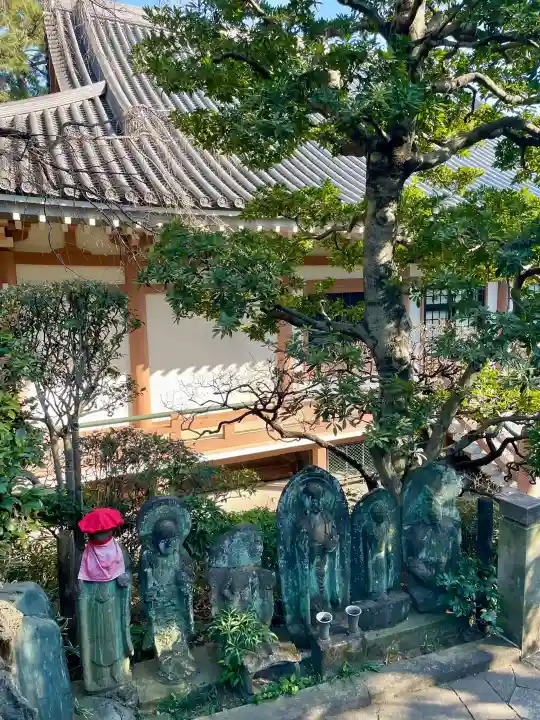 東長谷寺 薬王院の{uncategorized: "未分類", other: "その他", undefined: "問題あり", building: "その他建物", grave: "お墓", sacred_gate: "鳥居", guardian: "狛犬", statue: "像", buddha: "仏像", history: "歴史", nature: "自然", garden: "庭園", animal: "動物", pagoda: "塔", temizu: "手水舎", mountain_gate: "山門・神門", sanctuary: "本殿・本堂", subordinate: "末社・摂社", art: "芸術", scenery: "景色", jizo: "地蔵", ema: "絵馬", goshuin: "御朱印", omikuji: "おみくじ", items: "授与品その他", amulet: "お守り", goshuincho: "御朱印帳", eats: "食事", festival: "お祭り", votive_dance: "神楽", shichigosan: "七五三参", wedding: "結婚式", experience: "体験その他", initially: "初詣", around: "周辺", anti_infection: "感染症対策"}