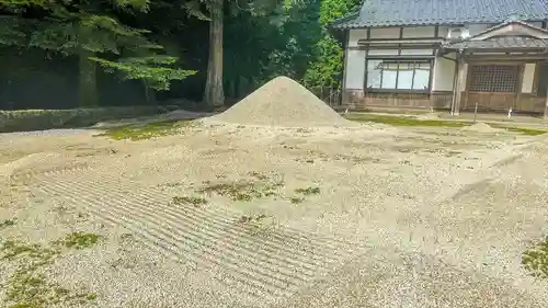 比沼麻奈為神社の庭園