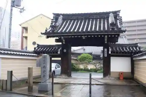 本覚寺の山門・神門