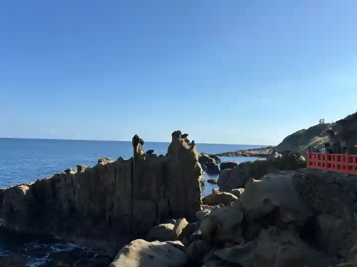 鵜戸神宮の{uncategorized: "未分類", other: "その他", undefined: "問題あり", building: "その他建物", grave: "お墓", sacred_gate: "鳥居", guardian: "狛犬", statue: "像", buddha: "仏像", history: "歴史", nature: "自然", garden: "庭園", animal: "動物", pagoda: "塔", temizu: "手水舎", mountain_gate: "山門・神門", sanctuary: "本殿・本堂", subordinate: "末社・摂社", art: "芸術", scenery: "景色", jizo: "地蔵", ema: "絵馬", goshuin: "御朱印", omikuji: "おみくじ", items: "授与品その他", amulet: "お守り", goshuincho: "御朱印帳", eats: "食事", festival: "お祭り", votive_dance: "神楽", shichigosan: "七五三参", wedding: "結婚式", experience: "体験その他", initially: "初詣", around: "周辺", anti_infection: "感染症対策"}