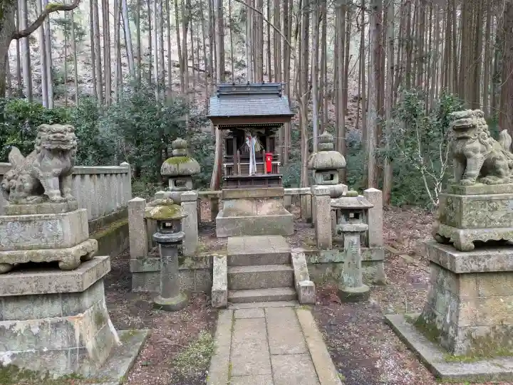 湯谷神社の{uncategorized: "未分類", other: "その他", undefined: "問題あり", building: "その他建物", grave: "お墓", sacred_gate: "鳥居", guardian: "狛犬", statue: "像", buddha: "仏像", history: "歴史", nature: "自然", garden: "庭園", animal: "動物", pagoda: "塔", temizu: "手水舎", mountain_gate: "山門・神門", sanctuary: "本殿・本堂", subordinate: "末社・摂社", art: "芸術", scenery: "景色", jizo: "地蔵", ema: "絵馬", goshuin: "御朱印", omikuji: "おみくじ", items: "授与品その他", amulet: "お守り", goshuincho: "御朱印帳", eats: "食事", festival: "お祭り", votive_dance: "神楽", shichigosan: "七五三参", wedding: "結婚式", experience: "体験その他", initially: "初詣", around: "周辺", anti_infection: "感染症対策"}