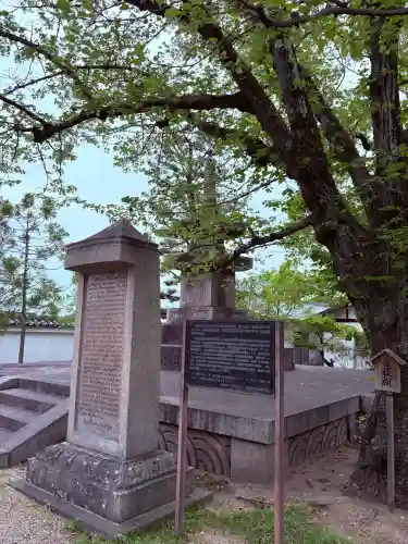 道明寺の{uncategorized: "未分類", other: "その他", undefined: "問題あり", building: "その他建物", grave: "お墓", sacred_gate: "鳥居", guardian: "狛犬", statue: "像", buddha: "仏像", history: "歴史", nature: "自然", garden: "庭園", animal: "動物", pagoda: "塔", temizu: "手水舎", mountain_gate: "山門・神門", sanctuary: "本殿・本堂", subordinate: "末社・摂社", art: "芸術", scenery: "景色", jizo: "地蔵", ema: "絵馬", goshuin: "御朱印", omikuji: "おみくじ", items: "授与品その他", amulet: "お守り", goshuincho: "御朱印帳", eats: "食事", festival: "お祭り", votive_dance: "神楽", shichigosan: "七五三参", wedding: "結婚式", experience: "体験その他", initially: "初詣", around: "周辺", anti_infection: "感染症対策"}