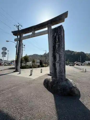 佐太神社の{uncategorized: "未分類", other: "その他", undefined: "問題あり", building: "その他建物", grave: "お墓", sacred_gate: "鳥居", guardian: "狛犬", statue: "像", buddha: "仏像", history: "歴史", nature: "自然", garden: "庭園", animal: "動物", pagoda: "塔", temizu: "手水舎", mountain_gate: "山門・神門", sanctuary: "本殿・本堂", subordinate: "末社・摂社", art: "芸術", scenery: "景色", jizo: "地蔵", ema: "絵馬", goshuin: "御朱印", omikuji: "おみくじ", items: "授与品その他", amulet: "お守り", goshuincho: "御朱印帳", eats: "食事", festival: "お祭り", votive_dance: "神楽", shichigosan: "七五三参", wedding: "結婚式", experience: "体験その他", initially: "初詣", around: "周辺", anti_infection: "感染症対策"}