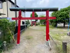 三吉稲荷大明神の鳥居