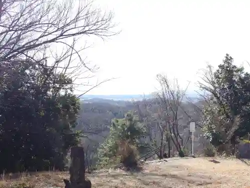 伊古乃速御玉比売神社奥宮の{uncategorized: "未分類", other: "その他", undefined: "問題あり", building: "その他建物", grave: "お墓", sacred_gate: "鳥居", guardian: "狛犬", statue: "像", buddha: "仏像", history: "歴史", nature: "自然", garden: "庭園", animal: "動物", pagoda: "塔", temizu: "手水舎", mountain_gate: "山門・神門", sanctuary: "本殿・本堂", subordinate: "末社・摂社", art: "芸術", scenery: "景色", jizo: "地蔵", ema: "絵馬", goshuin: "御朱印", omikuji: "おみくじ", items: "授与品その他", amulet: "お守り", goshuincho: "御朱印帳", eats: "食事", festival: "お祭り", votive_dance: "神楽", shichigosan: "七五三参", wedding: "結婚式", experience: "体験その他", initially: "初詣", around: "周辺", anti_infection: "感染症対策"}
