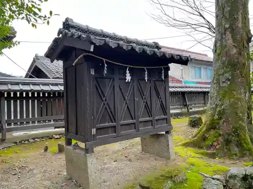 那波加神社の建物その他