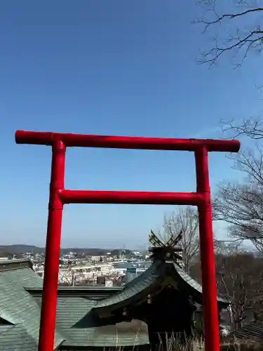 祓ケ崎稲荷神社の{uncategorized: "未分類", other: "その他", undefined: "問題あり", building: "その他建物", grave: "お墓", sacred_gate: "鳥居", guardian: "狛犬", statue: "像", buddha: "仏像", history: "歴史", nature: "自然", garden: "庭園", animal: "動物", pagoda: "塔", temizu: "手水舎", mountain_gate: "山門・神門", sanctuary: "本殿・本堂", subordinate: "末社・摂社", art: "芸術", scenery: "景色", jizo: "地蔵", ema: "絵馬", goshuin: "御朱印", omikuji: "おみくじ", items: "授与品その他", amulet: "お守り", goshuincho: "御朱印帳", eats: "食事", festival: "お祭り", votive_dance: "神楽", shichigosan: "七五三参", wedding: "結婚式", experience: "体験その他", initially: "初詣", around: "周辺", anti_infection: "感染症対策"}