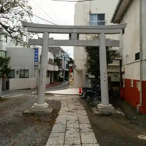 諏訪神社の鳥居