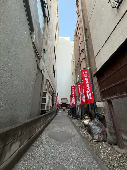 田螺稲荷神社の{uncategorized: "未分類", other: "その他", undefined: "問題あり", building: "その他建物", grave: "お墓", sacred_gate: "鳥居", guardian: "狛犬", statue: "像", buddha: "仏像", history: "歴史", nature: "自然", garden: "庭園", animal: "動物", pagoda: "塔", temizu: "手水舎", mountain_gate: "山門・神門", sanctuary: "本殿・本堂", subordinate: "末社・摂社", art: "芸術", scenery: "景色", jizo: "地蔵", ema: "絵馬", goshuin: "御朱印", omikuji: "おみくじ", items: "授与品その他", amulet: "お守り", goshuincho: "御朱印帳", eats: "食事", festival: "お祭り", votive_dance: "神楽", shichigosan: "七五三参", wedding: "結婚式", experience: "体験その他", initially: "初詣", around: "周辺", anti_infection: "感染症対策"}