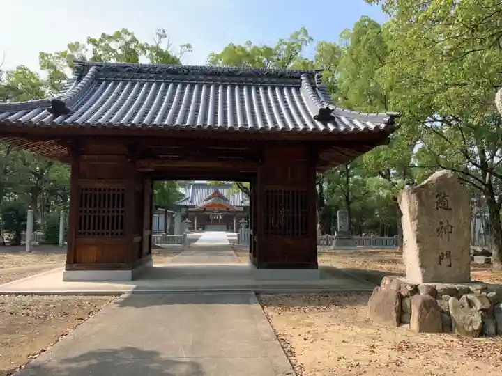 丸亀春日神社の山門・神門