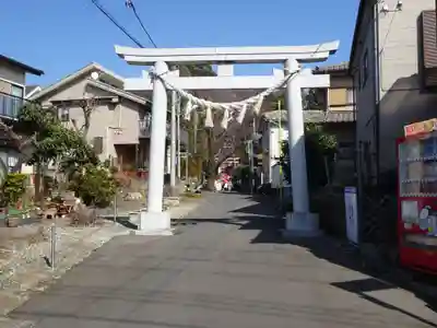 座間神社の鳥居
