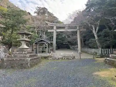 竹野神社の{uncategorized: "未分類", other: "その他", undefined: "問題あり", building: "その他建物", grave: "お墓", sacred_gate: "鳥居", guardian: "狛犬", statue: "像", buddha: "仏像", history: "歴史", nature: "自然", garden: "庭園", animal: "動物", pagoda: "塔", temizu: "手水舎", mountain_gate: "山門・神門", sanctuary: "本殿・本堂", subordinate: "末社・摂社", art: "芸術", scenery: "景色", jizo: "地蔵", ema: "絵馬", goshuin: "御朱印", omikuji: "おみくじ", items: "授与品その他", amulet: "お守り", goshuincho: "御朱印帳", eats: "食事", festival: "お祭り", votive_dance: "神楽", shichigosan: "七五三参", wedding: "結婚式", experience: "体験その他", initially: "初詣", around: "周辺", anti_infection: "感染症対策"}