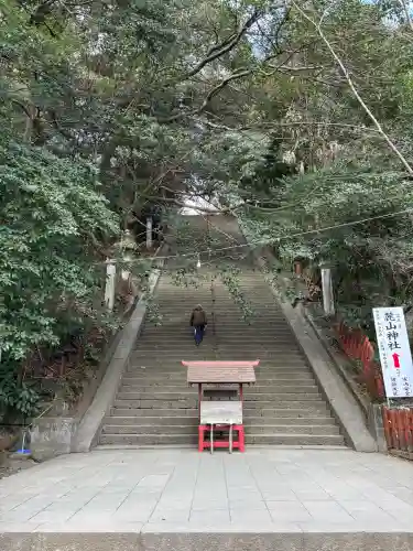 静岡浅間神社の{uncategorized: "未分類", other: "その他", undefined: "問題あり", building: "その他建物", grave: "お墓", sacred_gate: "鳥居", guardian: "狛犬", statue: "像", buddha: "仏像", history: "歴史", nature: "自然", garden: "庭園", animal: "動物", pagoda: "塔", temizu: "手水舎", mountain_gate: "山門・神門", sanctuary: "本殿・本堂", subordinate: "末社・摂社", art: "芸術", scenery: "景色", jizo: "地蔵", ema: "絵馬", goshuin: "御朱印", omikuji: "おみくじ", items: "授与品その他", amulet: "お守り", goshuincho: "御朱印帳", eats: "食事", festival: "お祭り", votive_dance: "神楽", shichigosan: "七五三参", wedding: "結婚式", experience: "体験その他", initially: "初詣", around: "周辺", anti_infection: "感染症対策"}