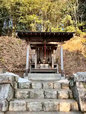 サムハラ神社 奥の宮の{uncategorized: "未分類", other: "その他", undefined: "問題あり", building: "その他建物", grave: "お墓", sacred_gate: "鳥居", guardian: "狛犬", statue: "像", buddha: "仏像", history: "歴史", nature: "自然", garden: "庭園", animal: "動物", pagoda: "塔", temizu: "手水舎", mountain_gate: "山門・神門", sanctuary: "本殿・本堂", subordinate: "末社・摂社", art: "芸術", scenery: "景色", jizo: "地蔵", ema: "絵馬", goshuin: "御朱印", omikuji: "おみくじ", items: "授与品その他", amulet: "お守り", goshuincho: "御朱印帳", eats: "食事", festival: "お祭り", votive_dance: "神楽", shichigosan: "七五三参", wedding: "結婚式", experience: "体験その他", initially: "初詣", around: "周辺", anti_infection: "感染症対策"}