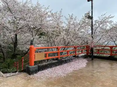 御館山稲荷神社の{uncategorized: "未分類", other: "その他", undefined: "問題あり", building: "その他建物", grave: "お墓", sacred_gate: "鳥居", guardian: "狛犬", statue: "像", buddha: "仏像", history: "歴史", nature: "自然", garden: "庭園", animal: "動物", pagoda: "塔", temizu: "手水舎", mountain_gate: "山門・神門", sanctuary: "本殿・本堂", subordinate: "末社・摂社", art: "芸術", scenery: "景色", jizo: "地蔵", ema: "絵馬", goshuin: "御朱印", omikuji: "おみくじ", items: "授与品その他", amulet: "お守り", goshuincho: "御朱印帳", eats: "食事", festival: "お祭り", votive_dance: "神楽", shichigosan: "七五三参", wedding: "結婚式", experience: "体験その他", initially: "初詣", around: "周辺", anti_infection: "感染症対策"}