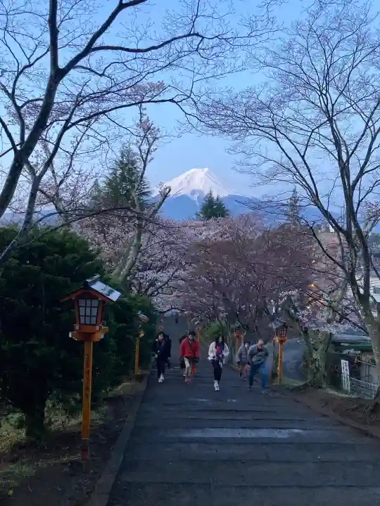 新倉富士浅間神社の{uncategorized: "未分類", other: "その他", undefined: "問題あり", building: "その他建物", grave: "お墓", sacred_gate: "鳥居", guardian: "狛犬", statue: "像", buddha: "仏像", history: "歴史", nature: "自然", garden: "庭園", animal: "動物", pagoda: "塔", temizu: "手水舎", mountain_gate: "山門・神門", sanctuary: "本殿・本堂", subordinate: "末社・摂社", art: "芸術", scenery: "景色", jizo: "地蔵", ema: "絵馬", goshuin: "御朱印", omikuji: "おみくじ", items: "授与品その他", amulet: "お守り", goshuincho: "御朱印帳", eats: "食事", festival: "お祭り", votive_dance: "神楽", shichigosan: "七五三参", wedding: "結婚式", experience: "体験その他", initially: "初詣", around: "周辺", anti_infection: "感染症対策"}