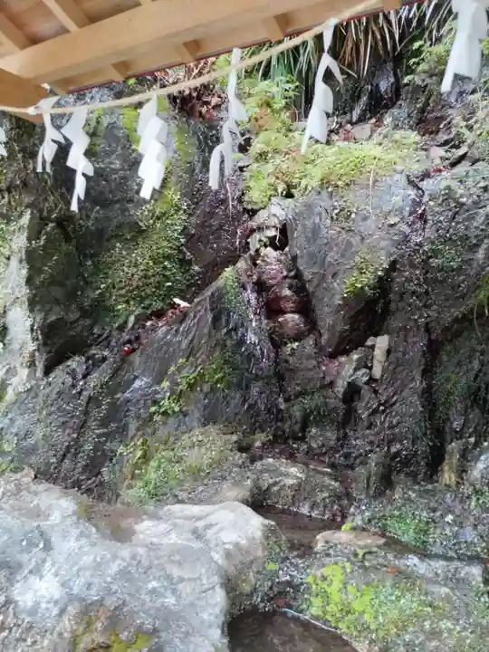 一石山神社の手水舎