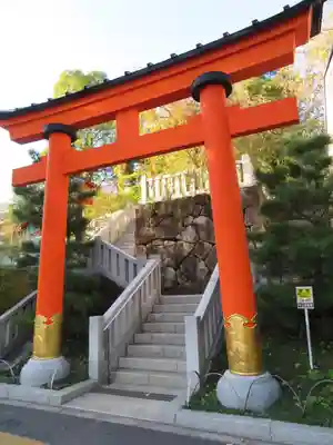 穴八幡宮の鳥居