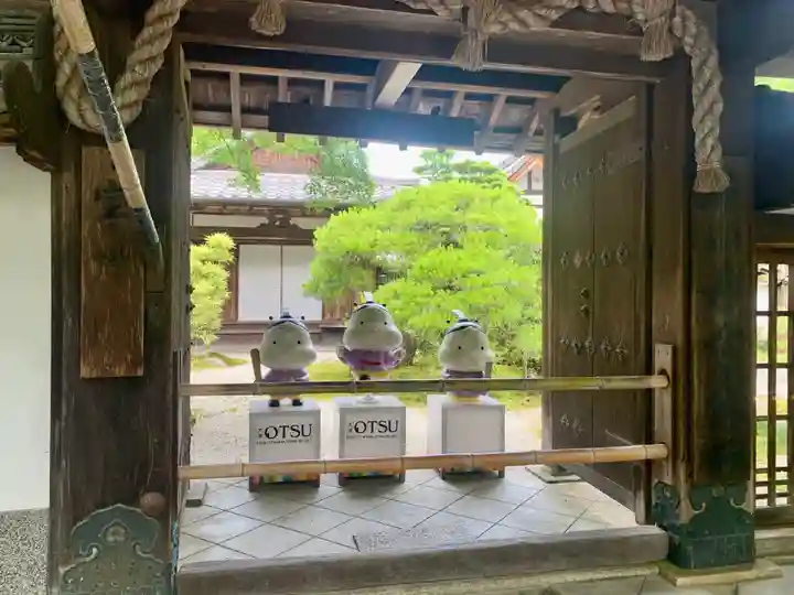 宝性院(石山寺寺務所)の山門・神門