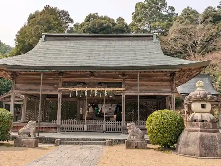山王宮日吉神社の{uncategorized: "未分類", other: "その他", undefined: "問題あり", building: "その他建物", grave: "お墓", sacred_gate: "鳥居", guardian: "狛犬", statue: "像", buddha: "仏像", history: "歴史", nature: "自然", garden: "庭園", animal: "動物", pagoda: "塔", temizu: "手水舎", mountain_gate: "山門・神門", sanctuary: "本殿・本堂", subordinate: "末社・摂社", art: "芸術", scenery: "景色", jizo: "地蔵", ema: "絵馬", goshuin: "御朱印", omikuji: "おみくじ", items: "授与品その他", amulet: "お守り", goshuincho: "御朱印帳", eats: "食事", festival: "お祭り", votive_dance: "神楽", shichigosan: "七五三参", wedding: "結婚式", experience: "体験その他", initially: "初詣", around: "周辺", anti_infection: "感染症対策"}