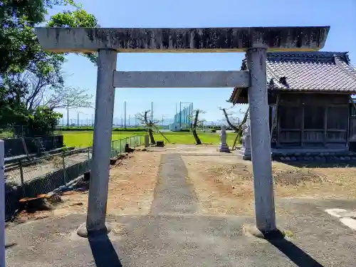 神明社（稲狐）の鳥居